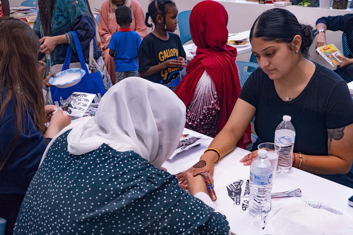 lincolnliteracy's tweet photo. @WelcomingWeek From free books and henna to international food, it was a beautiful reflection of what it means to belong.

📸 Photo Credit: Volunteer Chuck Haacker

👉 Stay up to date on all our upcoming events at https://t.co/JU9CmzqeGf. https://t.co/IjnGpTtQqG