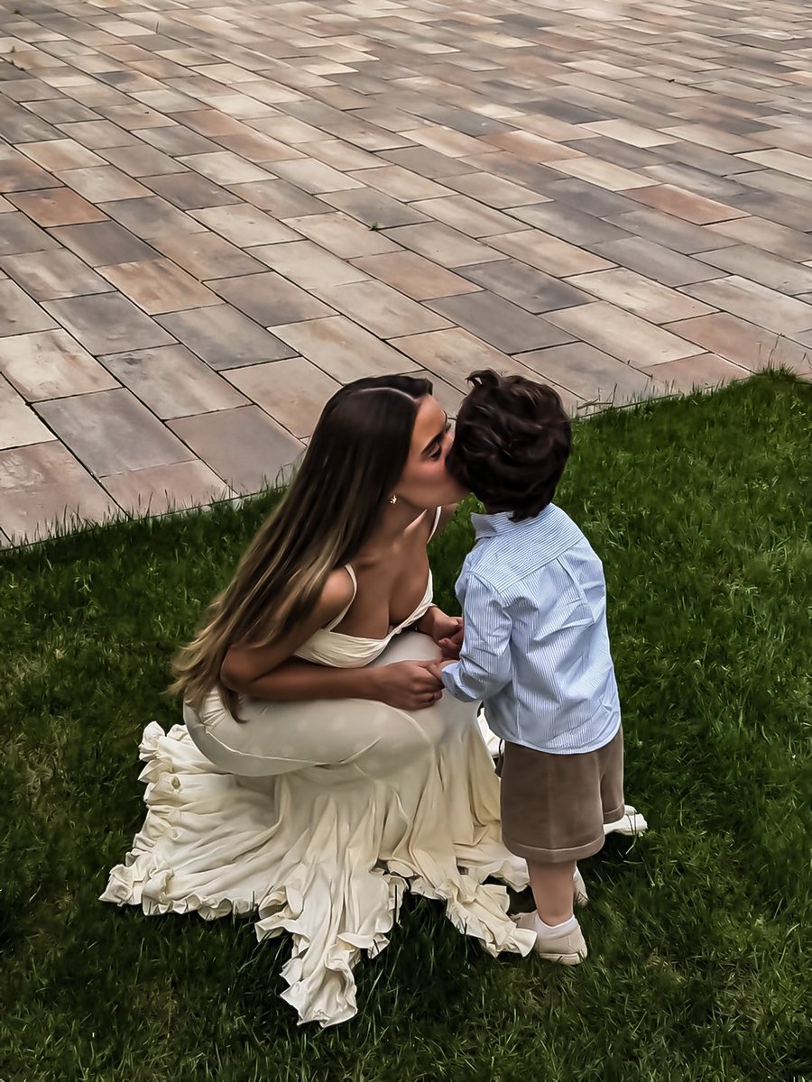zthxee's tweet photo. — Amour. https://t.co/zXzEhxqwib
