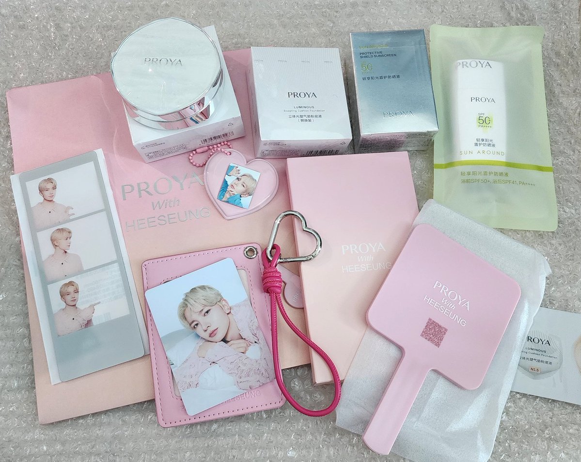 miyasvault's tweet photo. 𝑚uévanse porque hoy quiero ser el primero en tener la #𝑔𝕚ft·でbɑg y poder ver qué photocard me salió del bonito #ǝvxn𝜗·𝐥a͞nd porque ustedes no saben, pero yo comencé a coleccionar sus cositas, como this #pro͞yɑꕀc𖦹smǝt𝕚c.

vo𝑙ǝ𝕪-𝕝uv ✺ と #s͞αmu ! https://t.co/T2xxHLuwEs