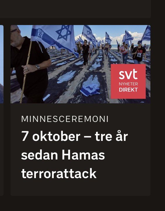 MagnusRanstorp's tweet photo. Ikväll, på årsdagen av Hamas massaker den 7 oktober, bevittnade jag en av de mest absurda och tondöva sändningar jag sett i SVT.

Reportern Gilda Hamidi-Nia befann sig vid en minnesceremoni (se bild nedan) och samling för offren, men själva massakern hamnade närmast i skymundan. I stället kretsade rapporteringen till stor del kring folkmordsanklagelser, IDF och kriget i Gaza.

Av alla årets 365 dagar väljer SVT just denna dag att sända en intervju där Samir Abu Eid återigen understryker att konflikten inte började den 7 oktober. Som om någon påstått det! Men den 7 oktober 2023 inträffade något alldeles specifikt: Hamas genomförde den värsta massakern på judar sedan Förintelsen.

Detta journalistiska haveri förstärktes av en studiopresentatör som gång på gång återvände till anklagelserna mot Israel. Som avslutning på spektaklet passade SVT dessutom på att göra reklam för ett kommande program om Gaza (på lördag).

Det går alldeles utmärkt att granska Israels krigföring och samtidigt låta årsdagen den 7 oktober handla om Hamas offer, de mördade, de kidnappade och deras anhöriga.

Men inte ens denna enda dag tycks SVT kunna hålla isär dessa perspektiv.

Det är inte journalistisk balans. Det är en häpnadsväckande brist på omdöme, proportioner och respekt för offren.

SVT borde ställa sig en enkel fråga: Varför fick offren för Hamas massaker inte stå i centrum ens på sin egen minnesdag?

Lyssna på studiopresentatör Ulku Holago ställa en typisk fråga under sändningen👇