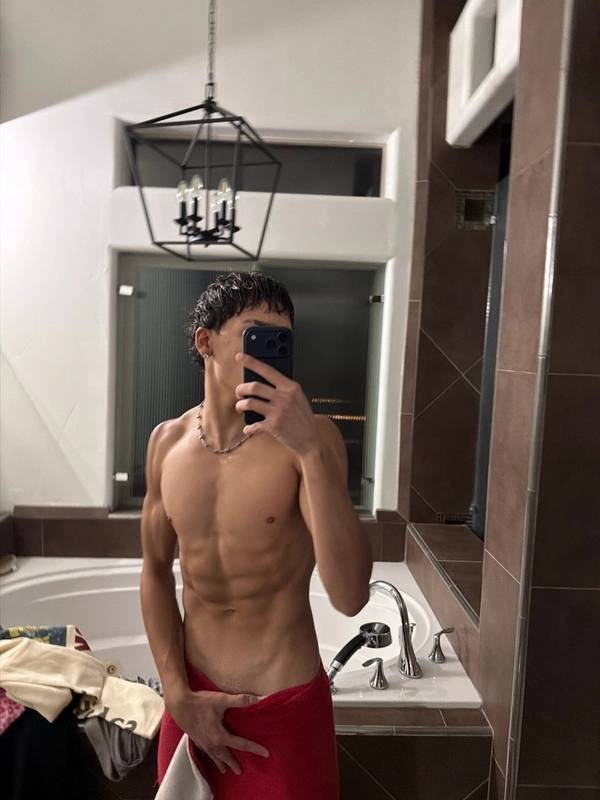 gpapagiannis10's tweet photo. #Treymakai is fire with this re towel https://t.co/EHGShP55yL