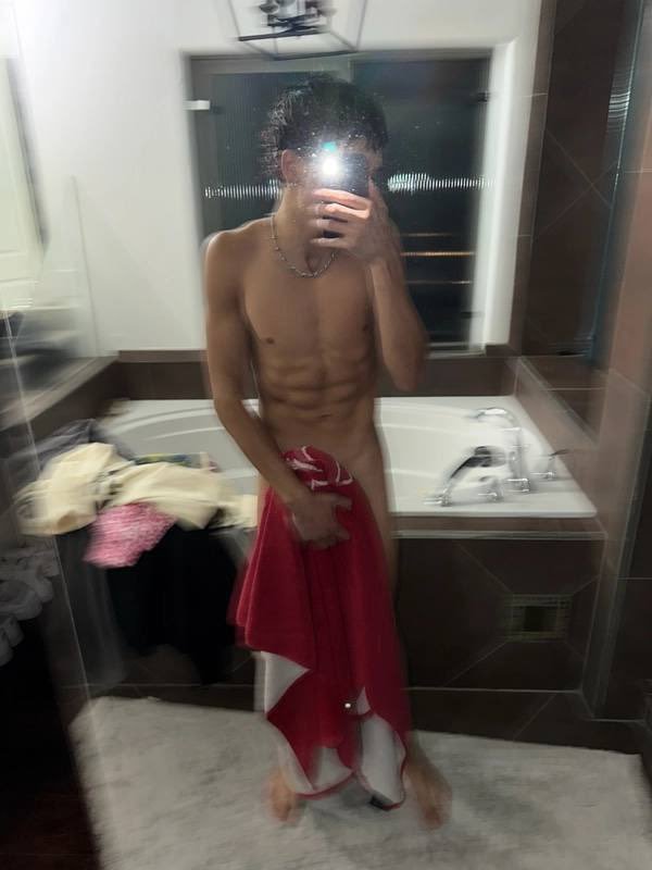 gpapagiannis10's tweet photo. #Treymakai is fire with this re towel https://t.co/EHGShP55yL
