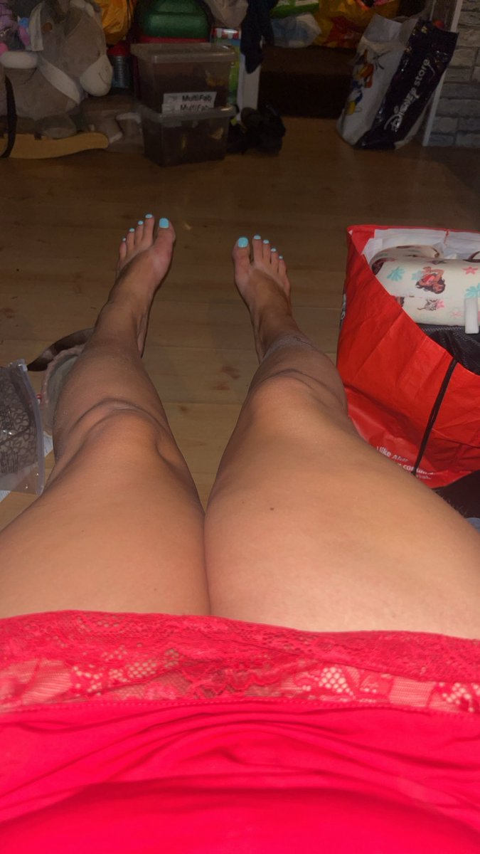 emzallion's tweet photo. #UK #DMFORMOREPHOTOS #PAY #footfetısh #Paypig #Sugardaddy https://t.co/czdv0kUIwQ