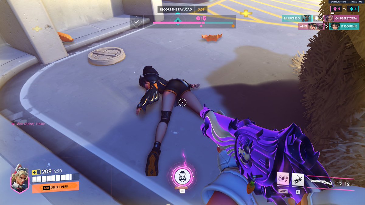 Moxielupin's tweet photo. Friend why aren't you helping push point? 

Me 👀 https://t.co/d5nWXg2P7A