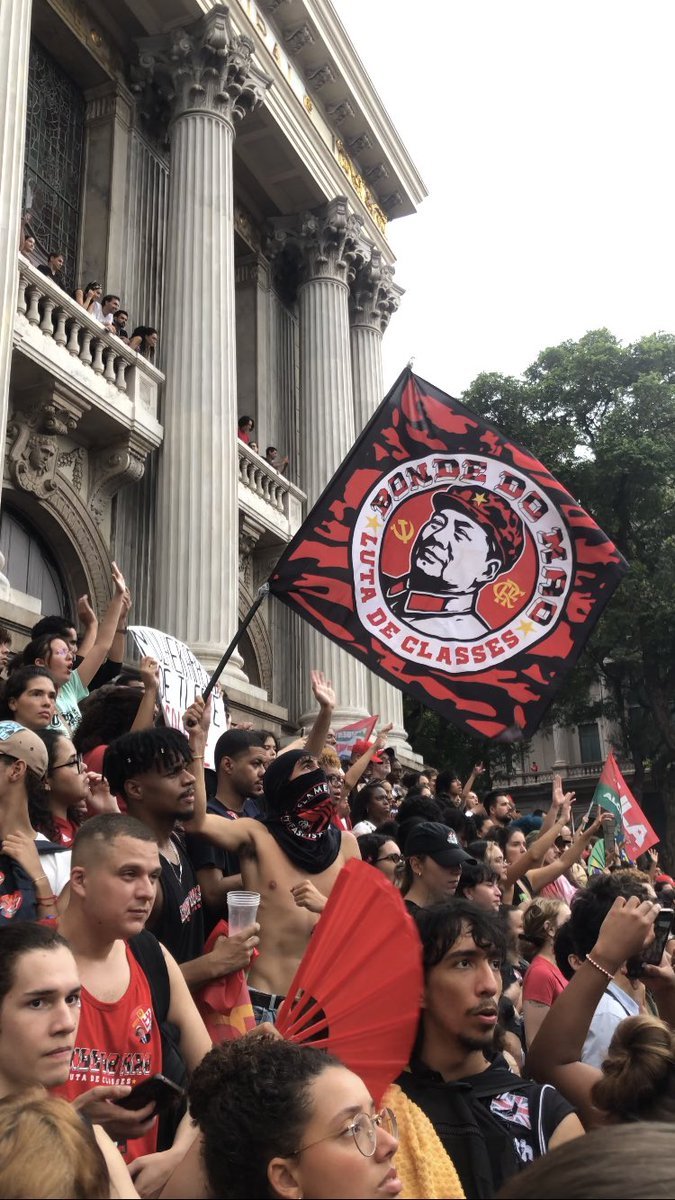 benjorgez's tweet photo. só o lula pra me fazer apreciar o flamengo https://t.co/KGNUF0Nrdp