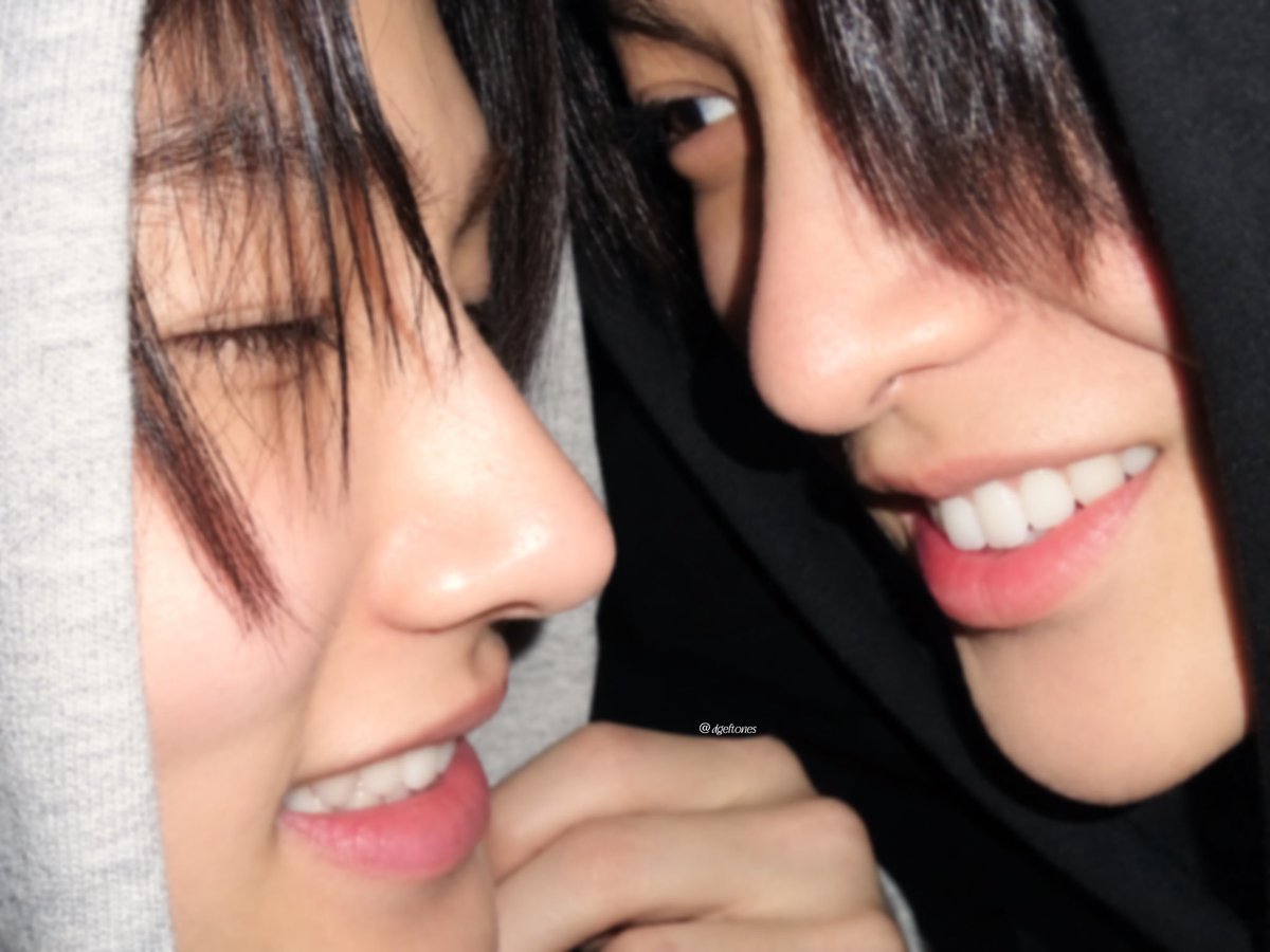aguevack's tweet photo. GUA MAU SALIM, MAU SUNGKEM, MAU PELUK, MAU CIUM,  DULU SAMA YG BUAT MANIPS PER-HOODIE-AN INI ANJIR, ASDFGHJKLALSADFDGSJ GUA BENERAN UDH GILA, MANTAP BET ANJ MANTAP 😭😭😭😭 https://t.co/MaFwr2Azay