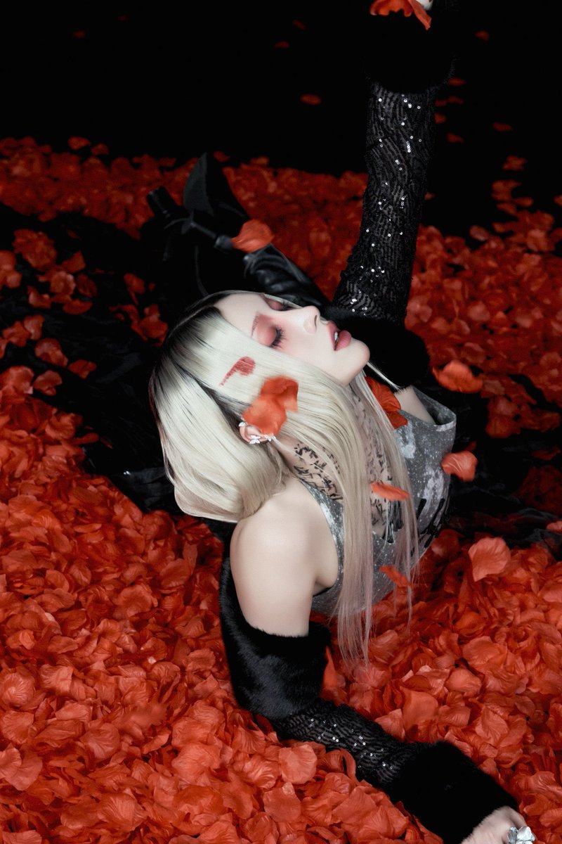 kfcrui's tweet photo. one of her best concept photos so far im gonna pass away https://t.co/uTb0uJRZOn