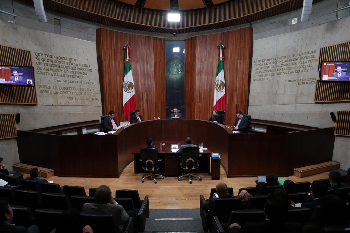 TEPJF_informa's tweet photo. ⚖️ El INE deberá ajustar sus lineamientos para declarar inválidas las llamadas “boletas planchadas”, así lo resolvió hoy la #SalaSuperior del #TEPJF en sesión pública. https://t.co/EuIWK8OKqQ