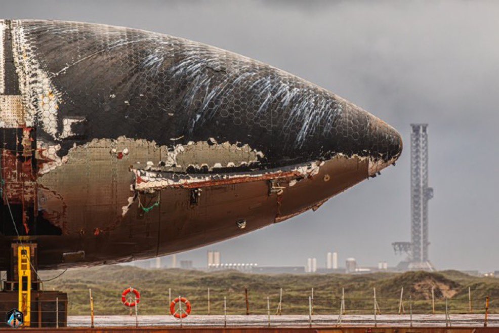 ArthurMacwaters's tweet photo. It is absolutely mind-bending that this is a real photo of the recovered Starship https://t.co/6QxBZBTIHP