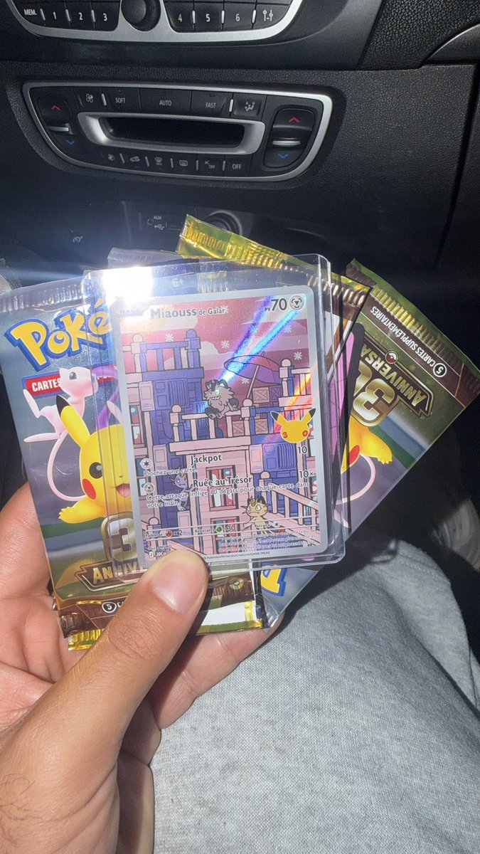 DenMessiPokemon's tweet photo. @LeCoinDesS Un bundle, que Miaous https://t.co/BQeK5g9BNX