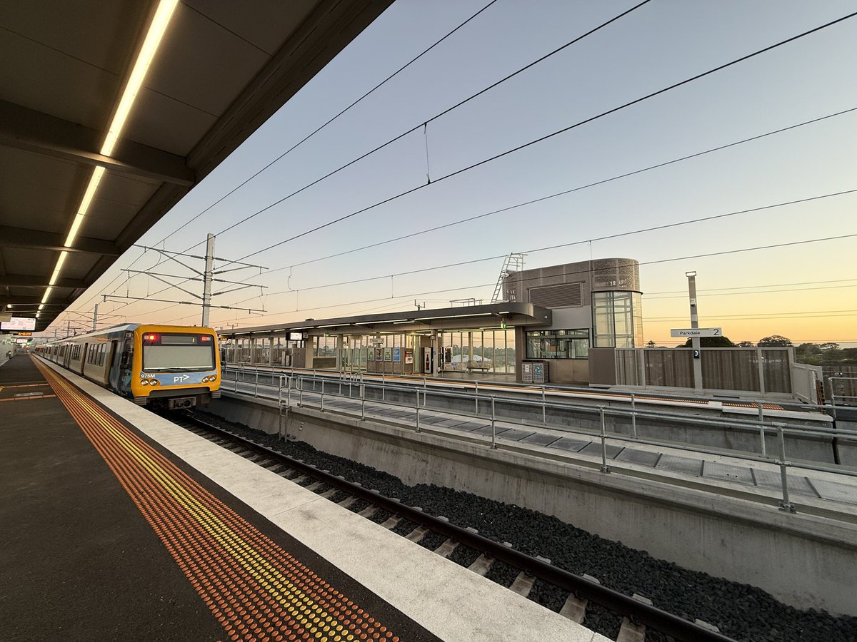 TimRichardsonMP's tweet photo. Always stunning in Parkdale for a chat with our community. 🥰

From the wonderful coffee at Station Stop to the magnificent elevated rail and new Parkdale Station. 🚉

Parkdale has it all! https://t.co/nnxwLswjTV