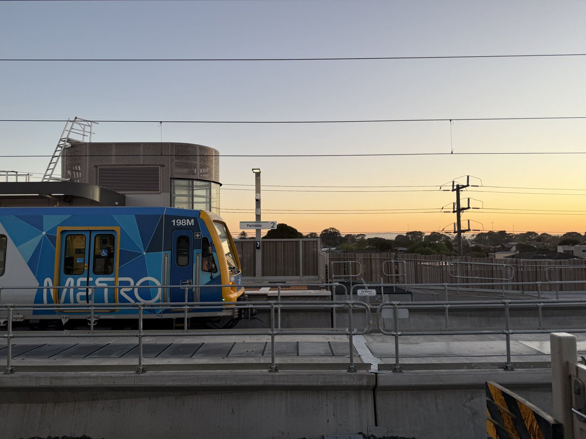 TimRichardsonMP's tweet photo. Always stunning in Parkdale for a chat with our community. 🥰

From the wonderful coffee at Station Stop to the magnificent elevated rail and new Parkdale Station. 🚉

Parkdale has it all! https://t.co/nnxwLswjTV