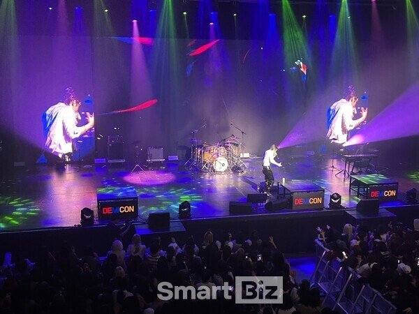 PJH_Updates's tweet photo. [📰] - "JUNHEE Makes an Entrance with Demi Soda… Even the Commercial Jingle Rolls Right Off His Tongue"

"Among them, the one who left the strongest impression was JUNHEE"

"His command of the stage was also remarkable. He seamlessly continued singing and dancing while skillfully engaging in conversation with the audience."

"Among those seeing the performance for the first time, it was notable to see them showing interest by searching for JUNHEE's name online"

😎👏🏼👏🏼🔥🔥

🔗https://t.co/sHwapVhXLb

#JUNHEE #준희 #ジュンヒ