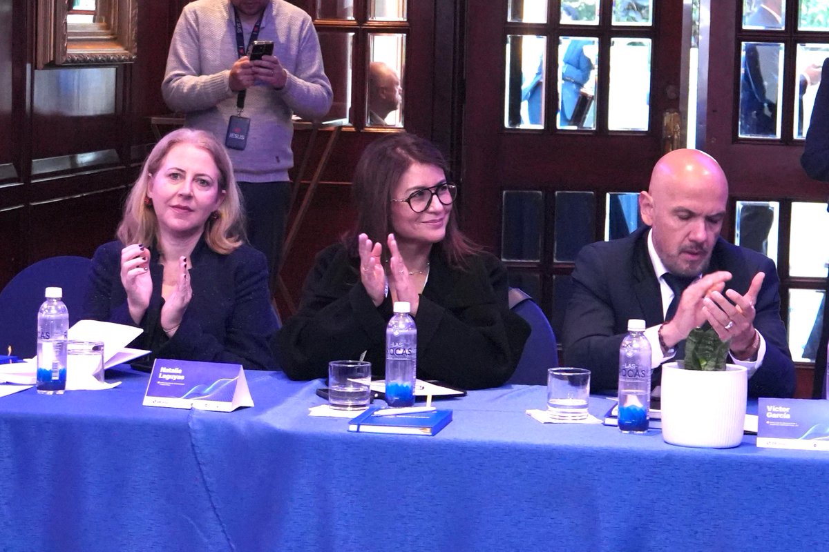 MIT_Ecuador's tweet photo. #Pichincha |  El viceministro de Tecnologías de la Información y Comunicación, Ricardo Gutiérrez, expuso las acciones impulsadas por el Gobierno Nacional para fortalecer el desarrollo de las TIC en Ecuador, en el GET Forum Global Entrepreneurship & Technology for Latin America and the Caribbean.

El objetivo es construir un ecosistema digital que:

✅ Impulse las habilidades digitales.
✅ Acerque la tecnología a los ecuatorianos.
✅ Promueva servicios de calidad.
✅ Facilite la inclusión digital.
✅ Fortalezca el equipamiento tecnológico.
✅ Refuerce la ciberseguridad.

En este marco, destacó los esfuerzos conjuntos entre los sectores público y privado para reducir las brechas digitales, ampliar la conectividad e impulsar el comercio electrónico y el desarrollo de nuevas tecnologías.

Nuestra labor tiene rostro humano: trabajamos para responder a las necesidades de los ciudadanos y hacer de la tecnología una herramienta que genere oportunidades y aporte al desarrollo del país.