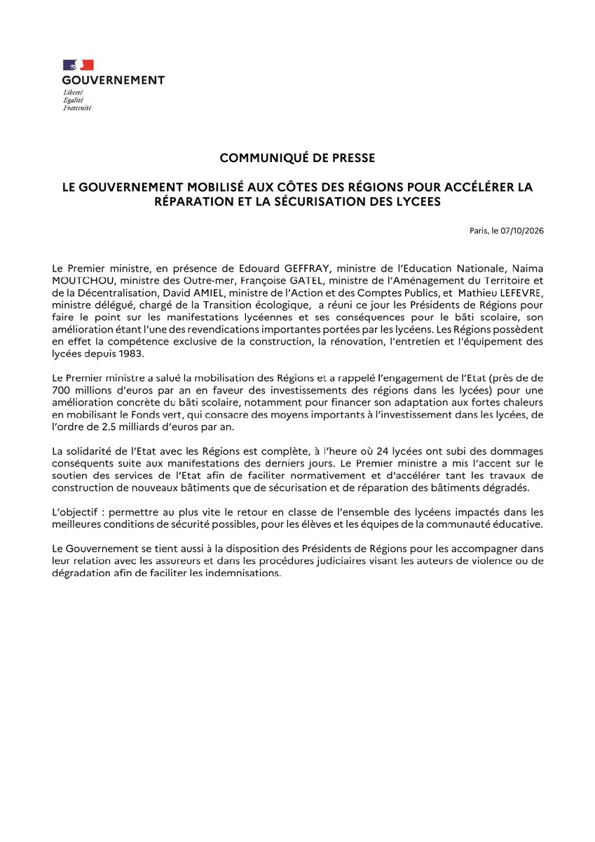 FrancoiseGatel's tweet photo. Autour du Premier ministre @SebLecornu , avec @EdouardGeffray, @NaimaMoutchou, @Amiel_David_ et @MathieuMlefevre nous avons fait le point avec les Présidents de Régions sur les manifestations lycéennes et les conséquences pour le bâti scolaire.

Communiqué à lire ici⤵️ https://t.co/xGITxdTZFF