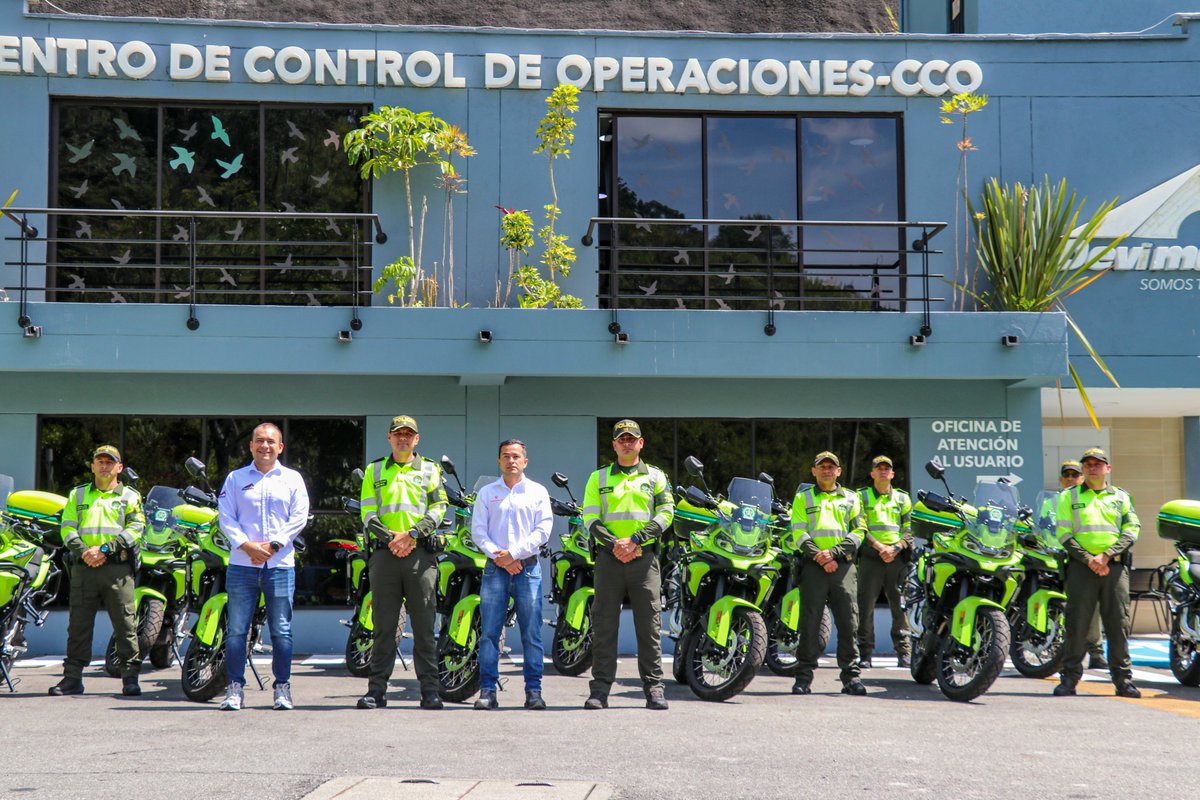 Devimar_SAS's tweet photo. Más presencia, prevención y seguridad en la vía 🤝

👮En Devimar entregamos 21 vehículos a la DITRA en el marco del acuerdo de cooperación con la Policía Nacional, para fortalecer la capacidad operativa y la presencia de las autoridades en la Autopista al Mar 1.

#SomosTuVía https://t.co/m0rqotcax5
