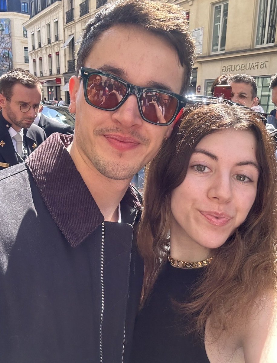 glowybarbie's tweet photo. category is me with hunger games lead male actor https://t.co/WTm1XxQkBu