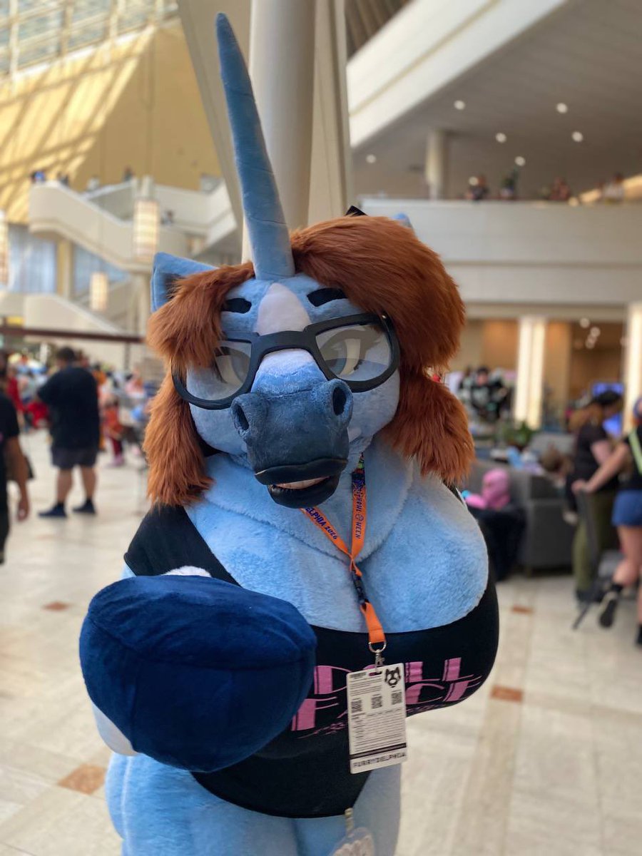thebowunicorn11's tweet photo. @SteampunkSergal 💋💋💋 https://t.co/SpZl2tDI10