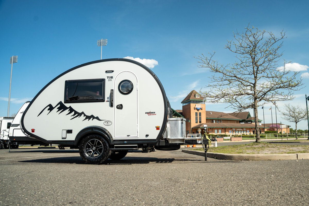 BlueClaws's tweet photo. The @CampingWorld Fall RV Show is back in ShoreTown this week and runs Thursday through Sunday here at the ballpark! There will be new and used trailer trailers, 5th wheels, toy haulers, van campers, as well as Class C and Class A gas motorhomes available! Details in comments. https://t.co/GzkX9t8kTg