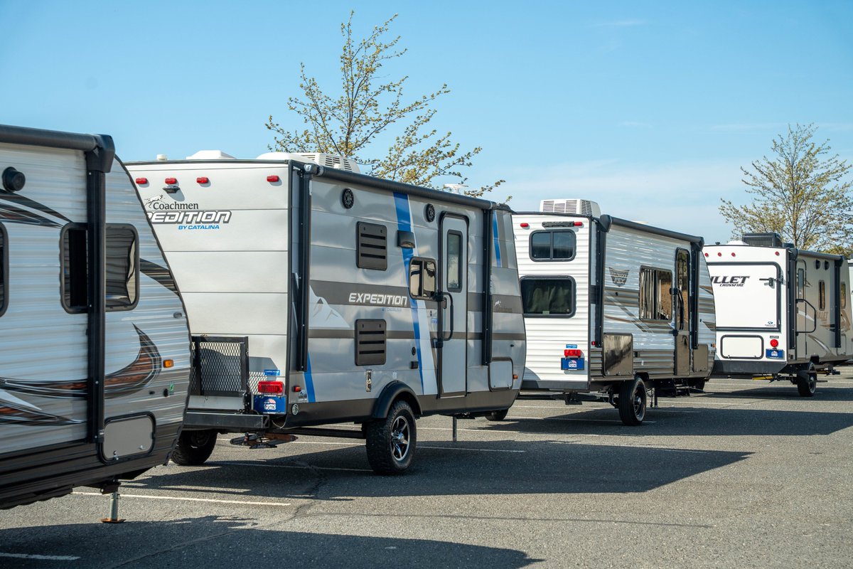 BlueClaws's tweet photo. The @CampingWorld Fall RV Show is back in ShoreTown this week and runs Thursday through Sunday here at the ballpark! There will be new and used trailer trailers, 5th wheels, toy haulers, van campers, as well as Class C and Class A gas motorhomes available! Details in comments. https://t.co/GzkX9t8kTg
