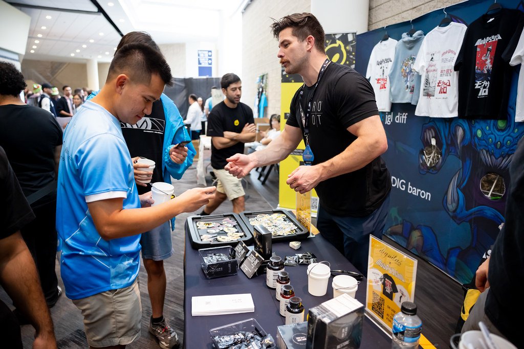 DignitasLoL's tweet photo. We had an amazing time at #LCS Fan Fest last weekend! Thanks to everyone who stopped by, show us your Digi Clip pulls 🥰👀

📸 LCS Flickr https://t.co/DfTfLsfTYO