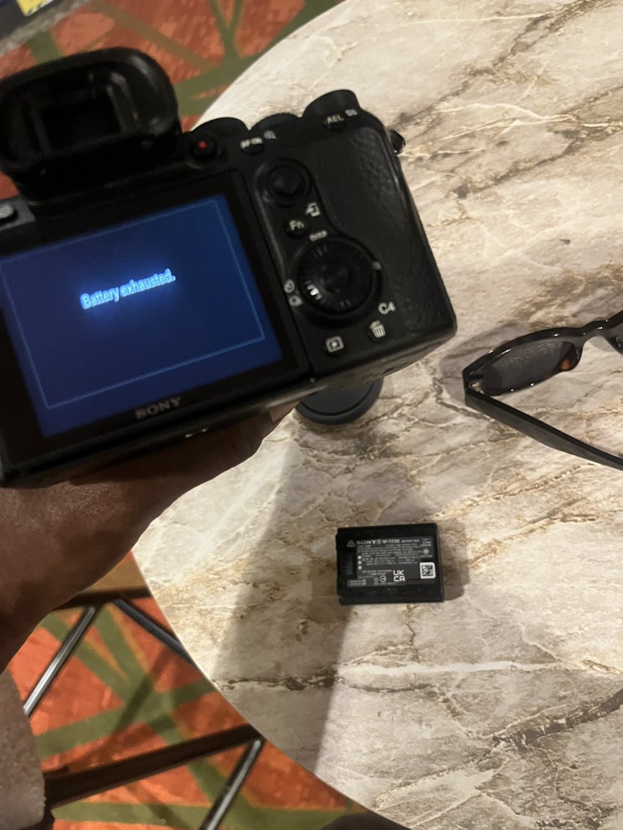 thiaghos_eye's tweet photo. Yesterday I had a job to cover an individual at an event. 
Rented gear from nfx galaxy or whatever 

Bro they sent :
camera with one dead battery. 
One battery on 19% 
Without charger 

Come Dey tell me sorry. 
No refund. 
Nothing but sorry. 

DONT EVER RENT FROM THEM LAGOS https://t.co/JqY6YjGRRh