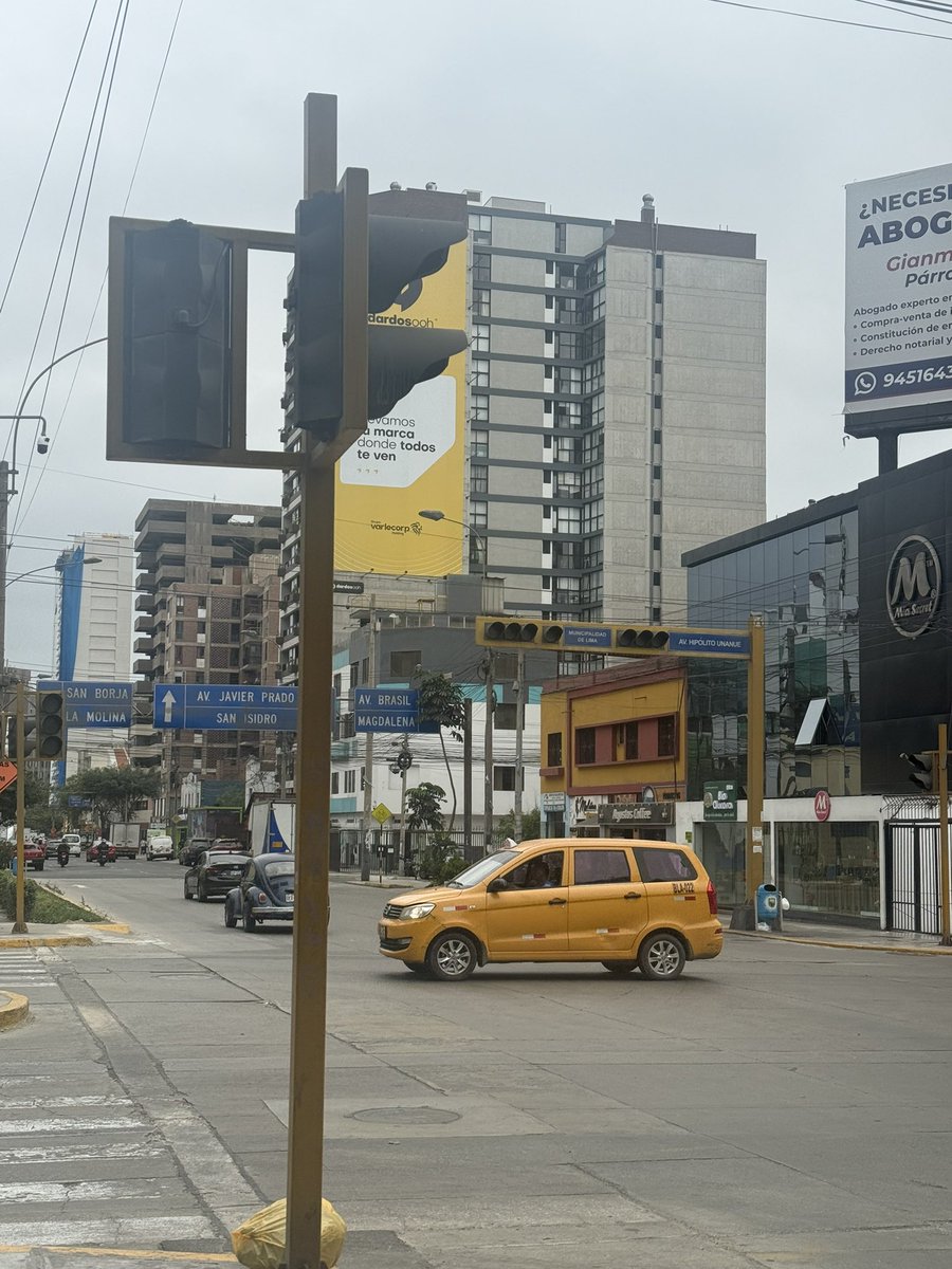 Xferslul's tweet photo. Van como 4 horas sin luz en la cuadra 23 de arenales y ni un puto tránsito o sereno? Cuando tienen una caseta la espalda @Muni_Lince https://t.co/9OFwj88RvF