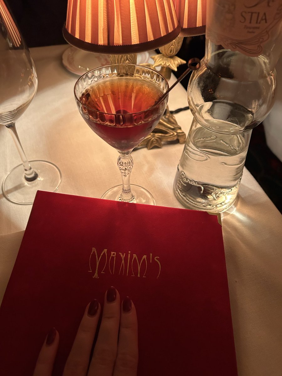 vivienne__stone's tweet photo. Forever a Maxim’s Paris girl ❤️ https://t.co/BoSIWuwrOr
