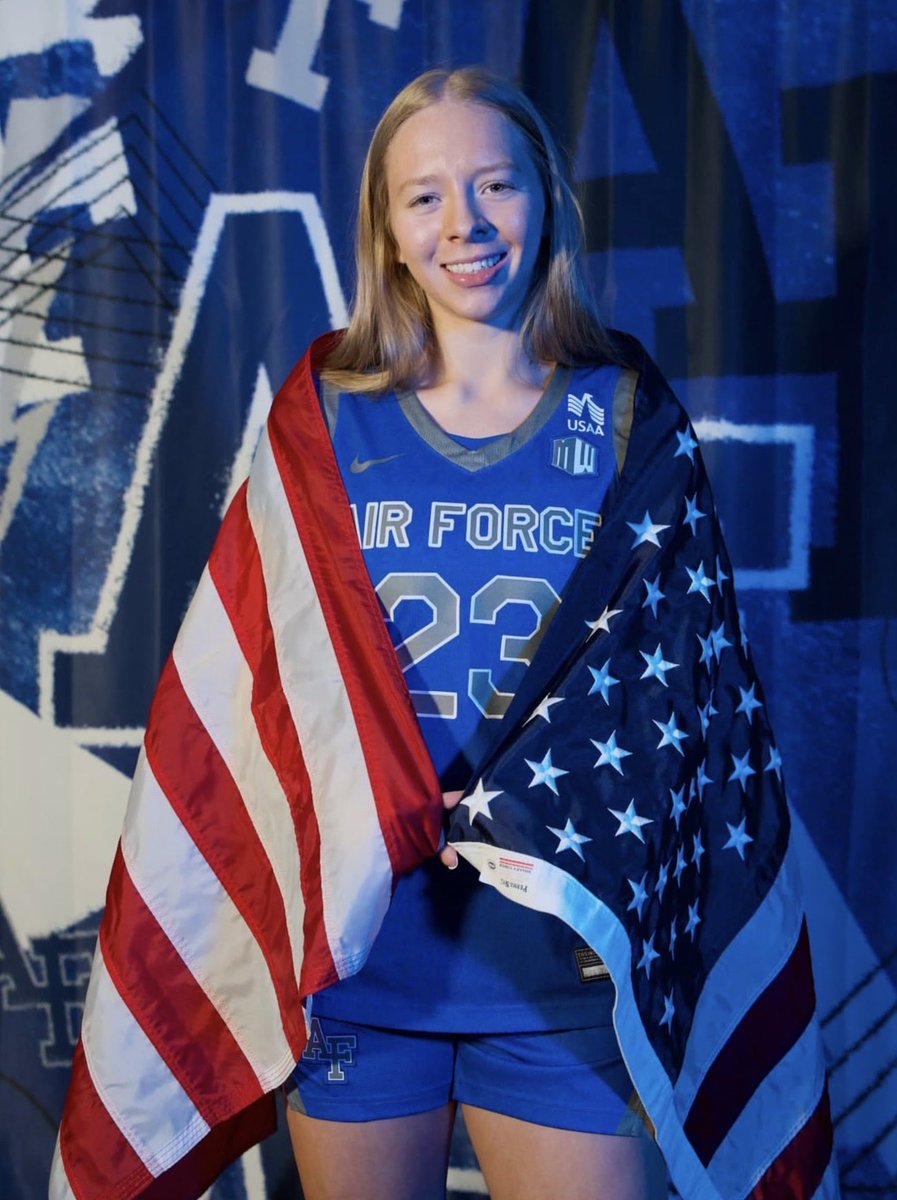 AudreySims2028's tweet photo. I had a great time visiting @AF_WBB  Thank you to @mcintyre_stacy  @coachDBrooks_ and the entire coaching staff for all of the time you spent with my mom and I this past weekend! ⚡️🔵⚪️🇺🇸 https://t.co/zCI9bpcQJ5