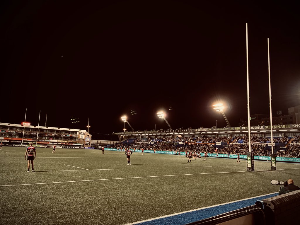 Mr_RhysLong's tweet photo. Really enjoyed the Cardiff Clash tonight, thanks @CardiffMetRFC  for the invite. https://t.co/pnILOVvqbi