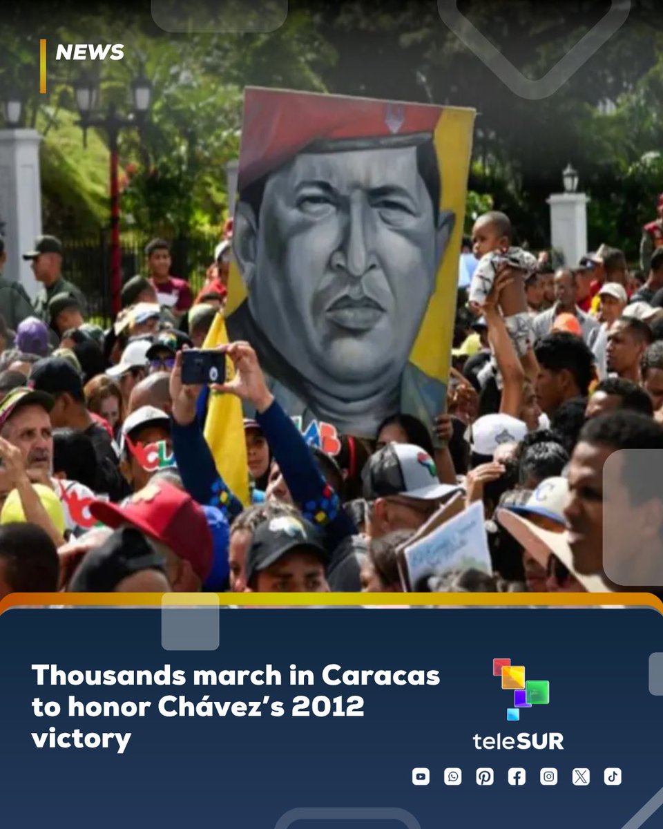 telesurenglish's tweet photo. #Venezuela | Thousands marched through Caracas to commemorate the 14th anniversary of Hugo Chávez’s 2012 presidential election victory.
Workers, students and community organizations joined the mobilization despite heavy rain.
#HugoChavez #Caracas #teleSUREnglish https://t.co/2qSxKifS79
