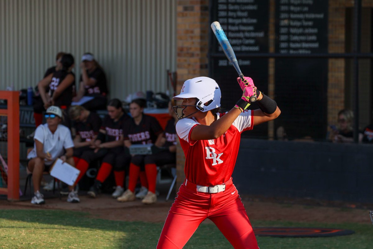 brymilly1's tweet photo. Regular season is officially over! I batted a .403 with 31 hits, 26 singles, 3 doubles, 2 home runs, and 8 sac’s. Ready for regionals tomorrow @ Durant! https://t.co/RMIN7TGWSl
