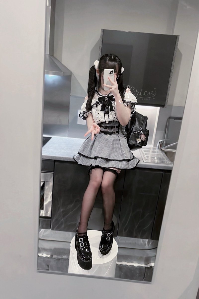 jiraikei's tweet photo. im 21 and ill wear whatever i like thx https://t.co/E5BJllPwuT