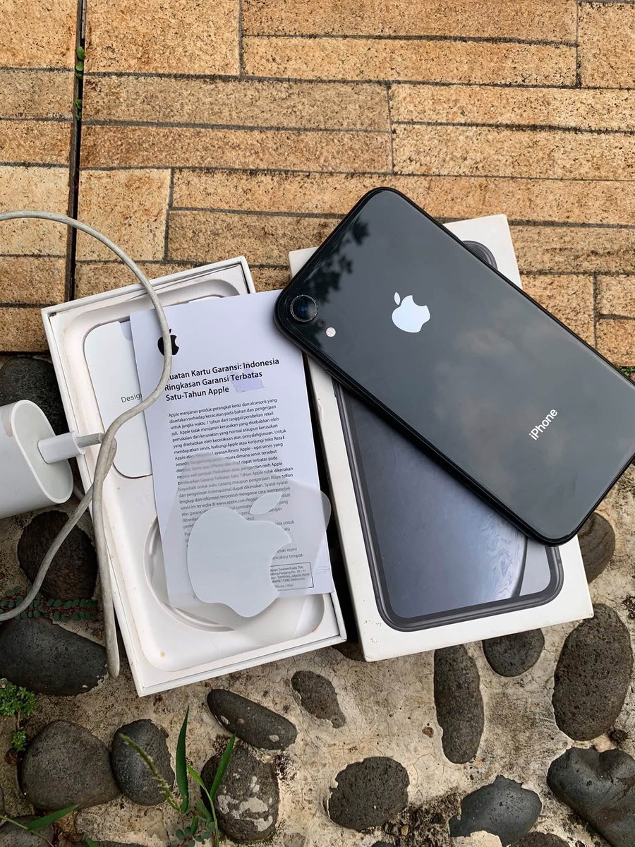 chocoavocal's tweet photo. wts iphone xr 128gb ex ibox 
jual krena udah ga ku pake ambil aja brp negoin aja . normal semua blm prnh ada kendala. minus bh aja udah 85% tp msh nrml ga drop.
jual 2.200.000 aja ambil lgsung .
di utamain cod lgsung ya cek d tmpt. dm
tag wts wtb iphone xr ibox #zonauangㅤ https://t.co/FBUjac3BKO