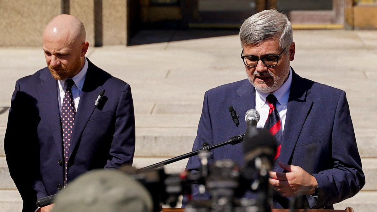 RadioCanadaInfo's tweet photo. États-Unis : la condamnée qui a survécu à son exécution a failli être débranchée rc.​ca/TVqGMc https://t.co/Io9r9ivQFf