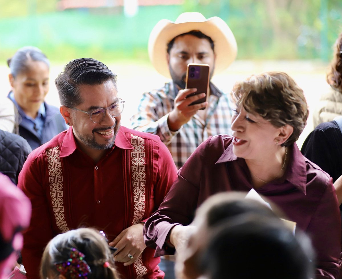 daniel_ser's tweet photo. Me dio mucho gusto acompañar a la Gobernadora, nuestra querida Maestra @delfinagomeza, en la rendición de cuentas “El Poder de Cumplir”, como parte de la agenda regional de su Tercer Informe de Gobierno, aquí en nuestra gran ciudad: Cuautitlán Izcalli.🗣️✍🏼

📍Hoy, desde el Estadio Hugo Sánchez, fuimos testigos de los avances y resultados que el Gobierno del Estado de México está impulsando en beneficio de las familias mexiquenses, y particularmente de las y los izcallenses.

En nuestra tierra se están haciendo realidad proyectos importantes. Destacan los trabajos de limpieza en el Lago de Guadalupe y la Presa El Ángulo, que realizamos de manera coordinada con el Gobierno de México, la próxima construcción de la Línea del Mexibús Lechería–Rosario, que representa un paso importante para mejorar la movilidad y conectividad de nuestro municipio.✅

👉🏼Y hay una gran noticia para las familias izcallenses: Cuautitlán Izcalli será uno de los primeros cinco municipios del Estado de México en contar con una Clínica de Salud “Bienestar Contigo”, acercando servicios de salud dignos y de calidad a nuestra gente.

Estoy orgulloso de que Cuautitlán Izcalli sea parte de la transformación y, sobre todo, que podamos trabajar de la mano con nuestra Gobernadora para que los compromisos se conviertan en resultados, porque tenemos claro que gobernar es cumplir, trabajar en equipo y poner siempre al pueblo en el centro de nuestras decisiones.

¡En Izcalli celebramos el #PoderdeCumplir y de servir con pasión!👏🏼

#CuautitlánIzcalli #ElPoderDeServir