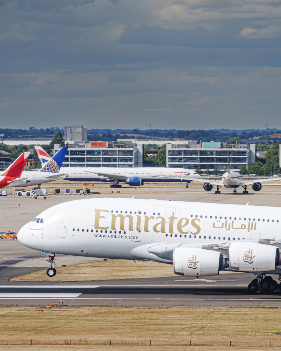 flightvideo's tweet photo. Emirates A380 landing at Heathrow Airport
Aircraft: Airbus A380
Registration: A6-EUU

#airbus #emirates #aviationphotography #aviation #airbusa380 https://t.co/7Mf4tA42XL