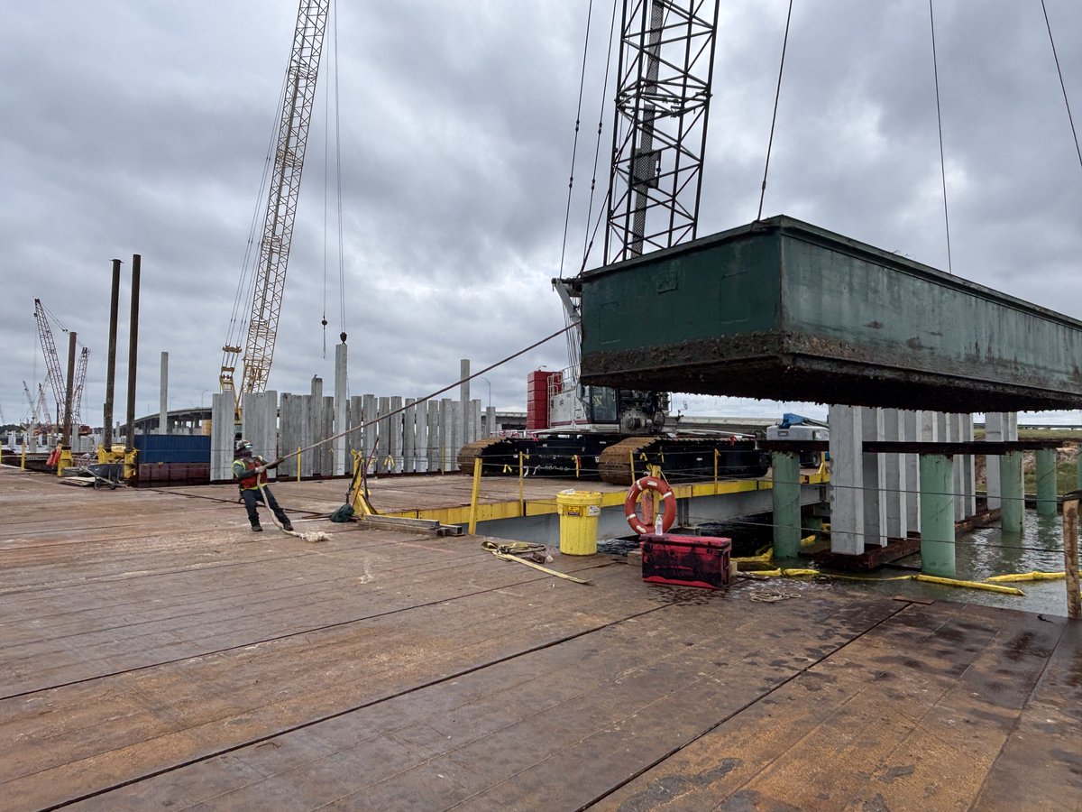 MyFDOT_NWFL's tweet photo. FDOT District Three crews and contractors are preparing for possible #Isaias impacts in the coming days by securing equipment and shoring up road construction sites throughout NW Florida.
#ReadytoServe
#OneFDOT https://t.co/ITuedEbqRZ