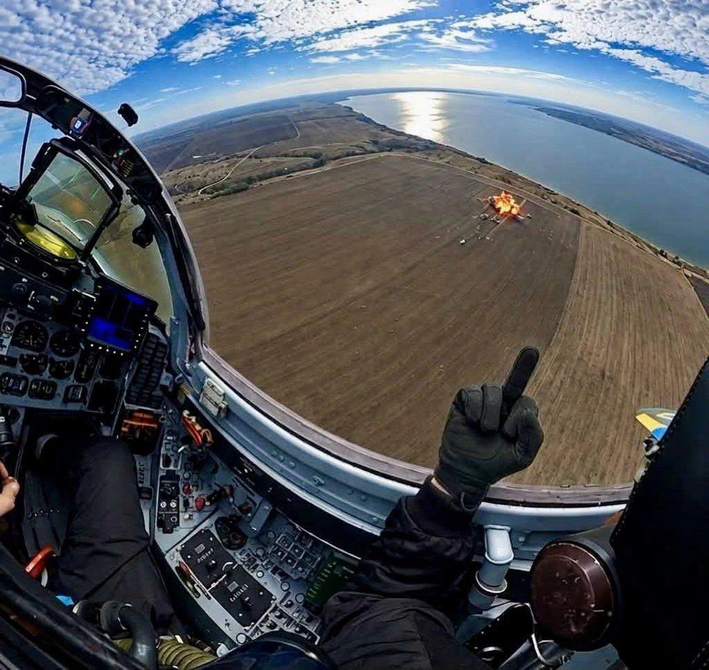 Maks_NAFO_FELLA's tweet photo. 🇺🇦✈️ Ukrainian MiG-29 pilot gives the middle finger to wreckage of Russian drone https://t.co/sf2OKziQtV