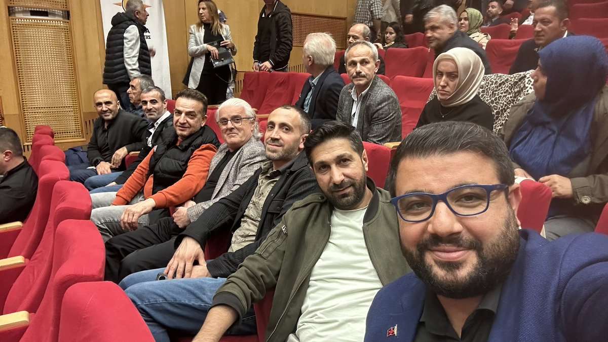 Hamza55148227's tweet photo. İlçe Başkanımızın öncülüğünde, yerel yönetimler gündemli İlçe Danışma Meclisimizi Belediye Başkanımız Sayın Ömer Arısoy’un sunumlarıyla gerçekleştirdik.

İstişarelerimizin ve alınan kararların ilçemiz için hayırlara vesile olmasını diliyorum..
@AKistteskilat @MustafaY_K https://t.co/PgEBhfJBf8