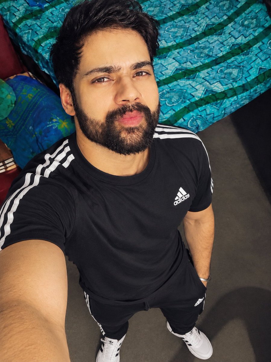 Srathee15's tweet photo. Wanna Date Me? https://t.co/LbZPlRj9BJ