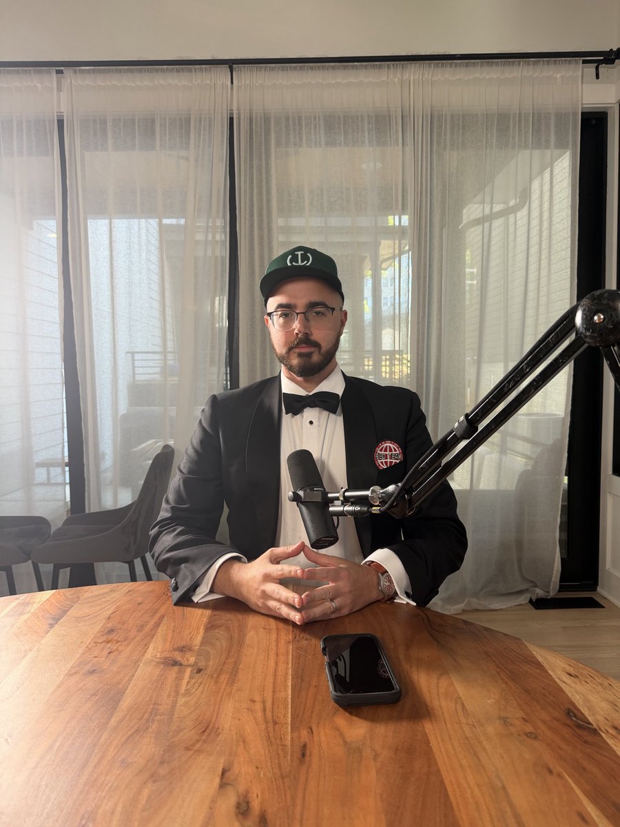 _DannyKnowles's tweet photo. Finally someone has dressed appropriately for the podcast.

@Rob1Ham https://t.co/KZKiq4CN1E