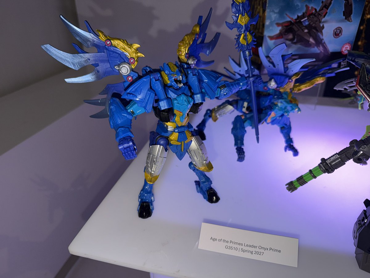 diecast2's tweet photo. New figures!!!! #Transformers https://t.co/lirwYa2cys