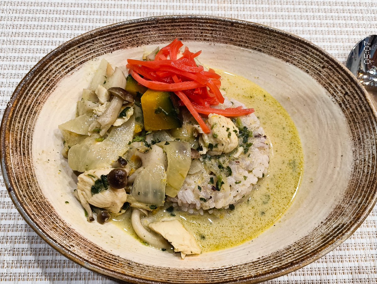 murubu's tweet photo. 朝ごはんはカレー
ロイタイのグリーンカレー
ビシっとした辛さですっきり目が覚めた🤣

#むるぶ飯
#おうちごはん
#朝ごはん https://t.co/ZKU1tirCr8