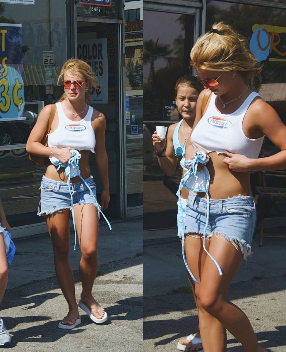 zorellt's tweet photo. Britney Spears fue una de las figuras más influyentes en la moda de los 2000s y se entiende perfectamente la razón https://t.co/tLQI7XapYL