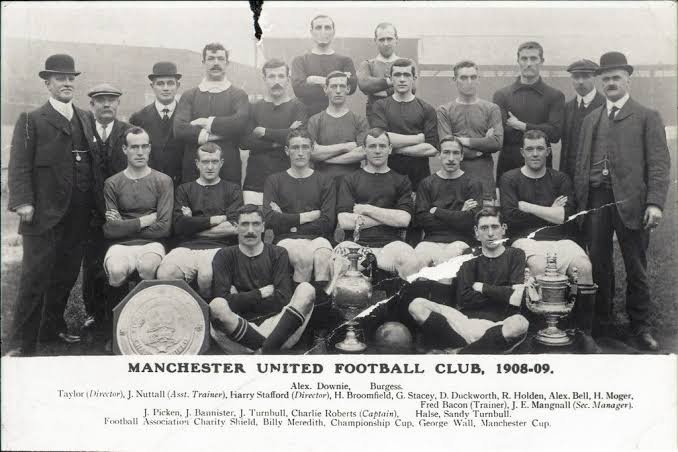 oldunited4u's tweet photo. 👹 The 1908–09 season was a historic landmark for Manchester United Football Club, securing their first-ever FA Cup triumph. Under the management of Ernest Mangnall, the club entered the season as reigning First Division champions. While their league form dipped—resulting in a fifth-place finish—their cup run cemented their status as an emerging English powerhouse.

The defining moment came on 24 April 1909 at Crystal Palace, where United faced Bristol City in the FA Cup Final. Sandy Turnbull scored the only goal of the match, securing a 1–0 victory. This triumph was heavily aided by the prowess of Billy Meredith on the wing and the clinical finishing of Turnbull, who finished the season as the club's top goalscorer.

Playing their home games at Bank Street before their move to Old Trafford, the 1908–09 squad proved that Manchester United possessed the grit and elite talent to conquer English football.

⚽ The top goalscorer for Manchester United during the 1908–09 season was Jimmy Turnbull.