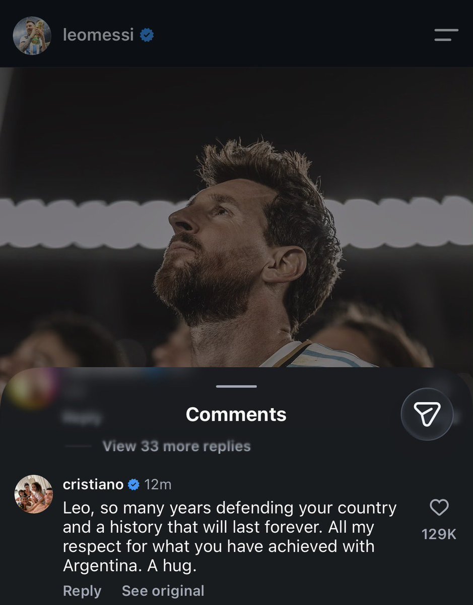 JNoudedo's tweet photo. 𝐂𝐫𝐢𝐬𝐭𝐢𝐚𝐧𝐨 𝐑𝐨𝐧𝐚𝐥𝐝𝐨 𝐚𝐝𝐫𝐞𝐬𝐬𝐞 𝐮𝐧 𝐦𝐚𝐠𝐧𝐢𝐟𝐢𝐪𝐮𝐞 𝐡𝐨𝐦𝐦𝐚𝐠𝐞 à 𝐋𝐞𝐨 𝐌𝐞𝐬𝐬𝐢 ! 🤯❤️ 𝐃𝐞𝐮𝐱 𝐥é𝐠𝐞𝐧𝐝𝐞𝐬, 𝐮𝐧 𝐢𝐦𝐦𝐞𝐧𝐬𝐞 𝐫𝐞𝐬𝐩𝐞𝐜𝐭. 🐐 https://t.co/mTztbu4B6j