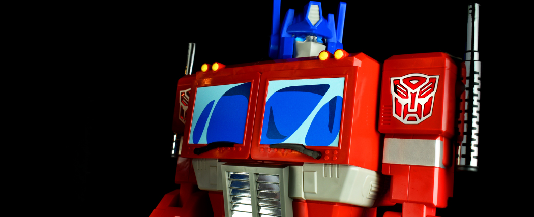 Toyhax's tweet photo. Big-Figs Optimus Prime gets replacement windows, and a separate set jam-packed with G1 inspired upgrades and chrome accenting. https://t.co/phEBZWPUpz