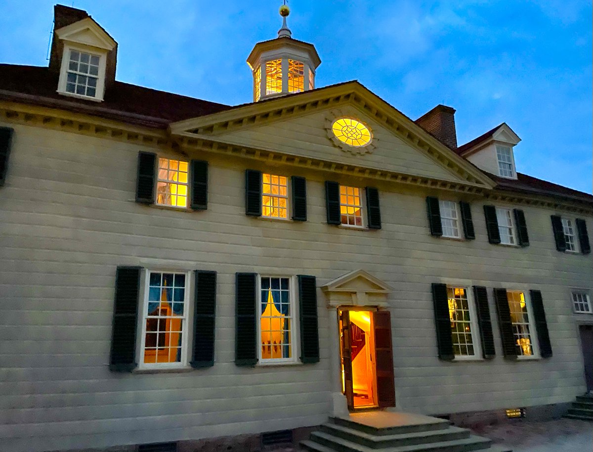 BeschlossDC's tweet photo. Mount Vernon in autumn at dusk, photographed by me 2021: https://t.co/N6023wkEZt