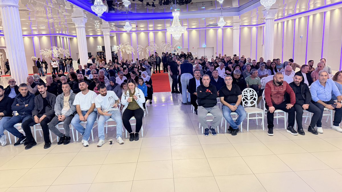 BD_3636's tweet photo. Hanau’da Demokratik Toplum Süreci Toplantısı

📌Almanya’nın Hanau kentinde Demokratik Toplum süreci kapsamında halk toplantısı gerçekleştirildi. Yüzlerce Kürdistanlının katıldığı toplantıda, sürecin mevcut aşaması ve önümüzdeki döneme ilişkin gelişmeler ele alındı. https://t.co/7TWaYZHXlg